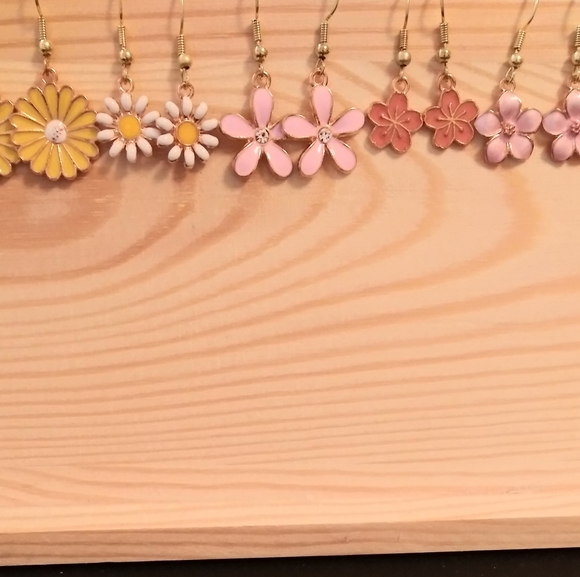 Flower Earring Set - Picture 1 of 7